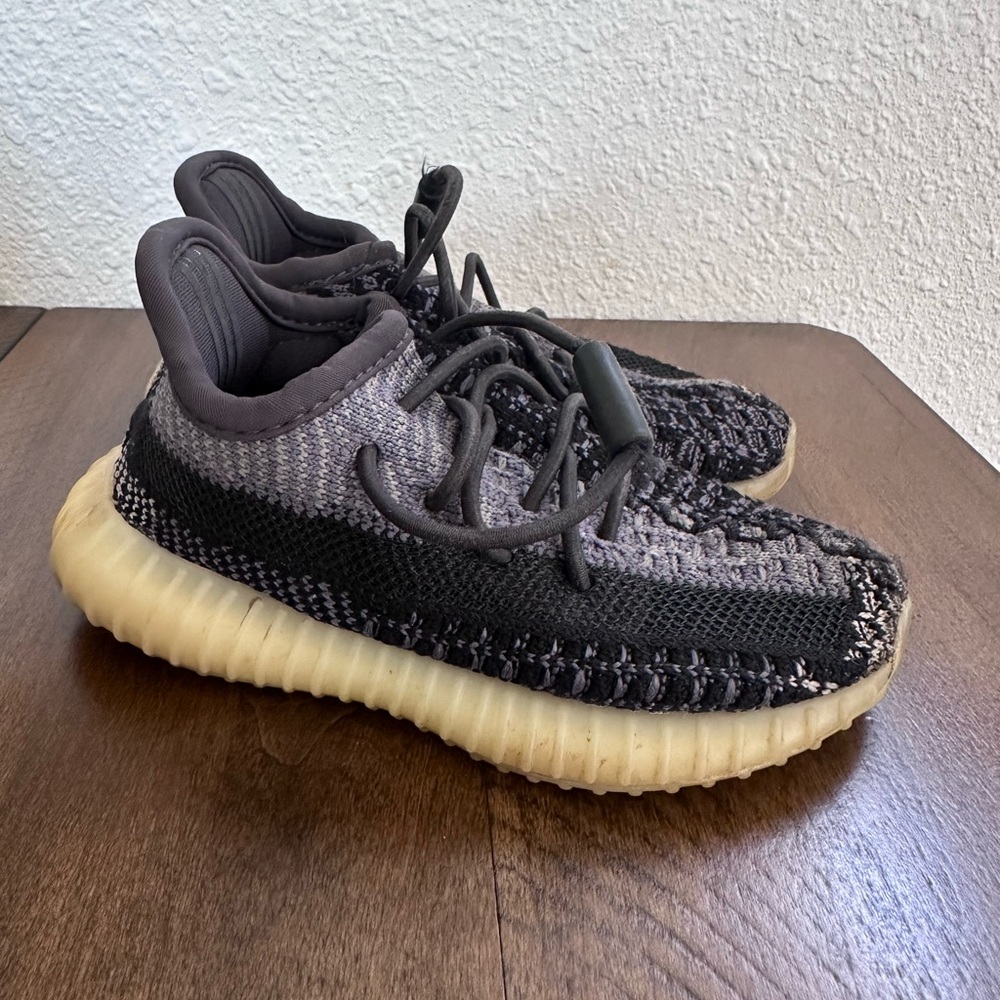 Kids Yeezy lightly worn